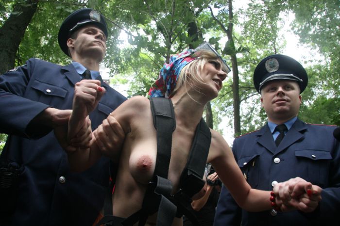   FEMEN   (17  + )