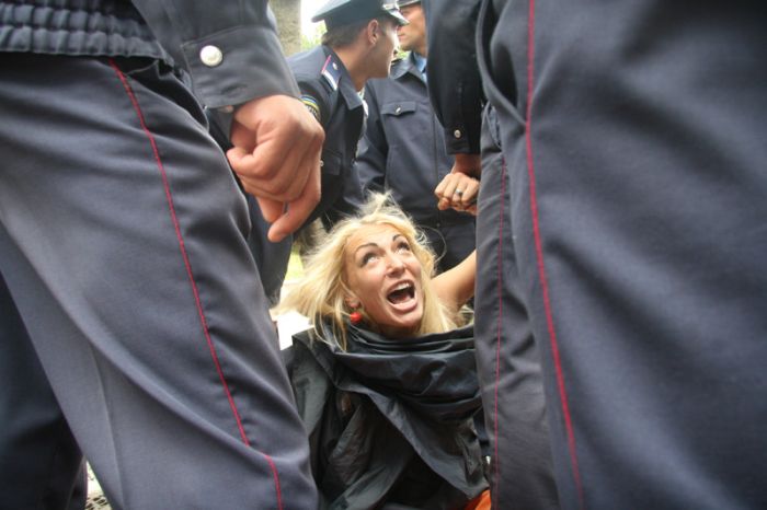   FEMEN   (17  + )