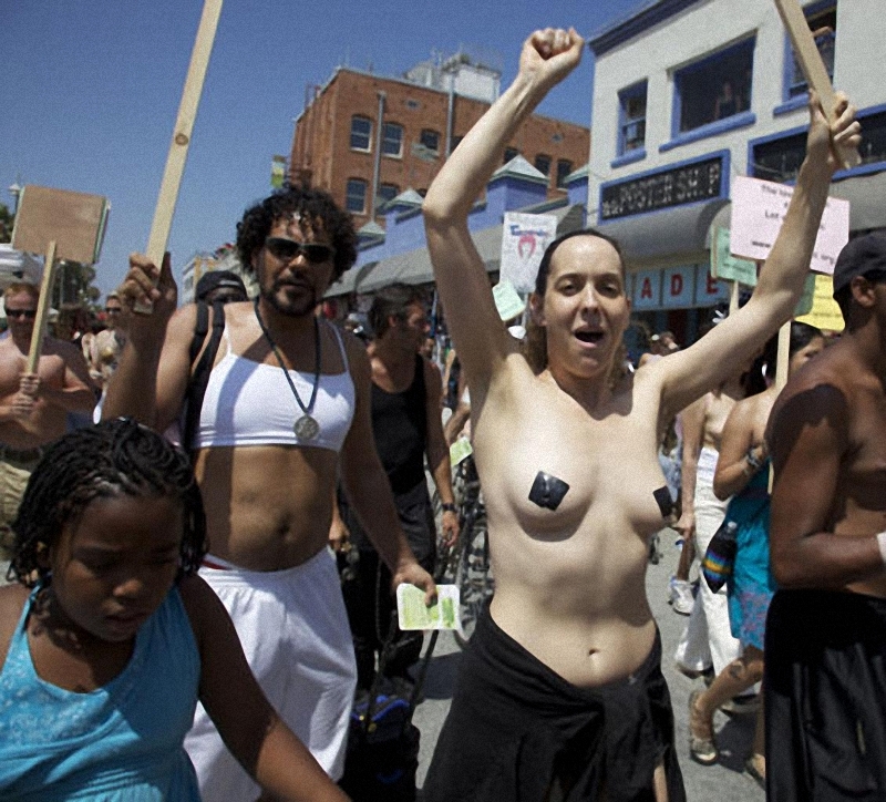 national go topless day in venice beach nsfw.3779592.87   ,   