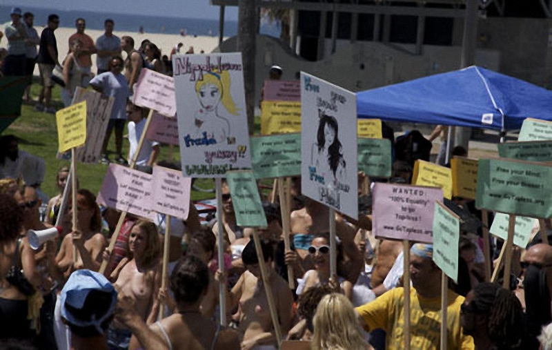 national go topless day in venice beach nsfw.3779584.87   ,   