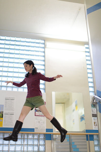 japanese girl levitates natsumi hayashi 1    