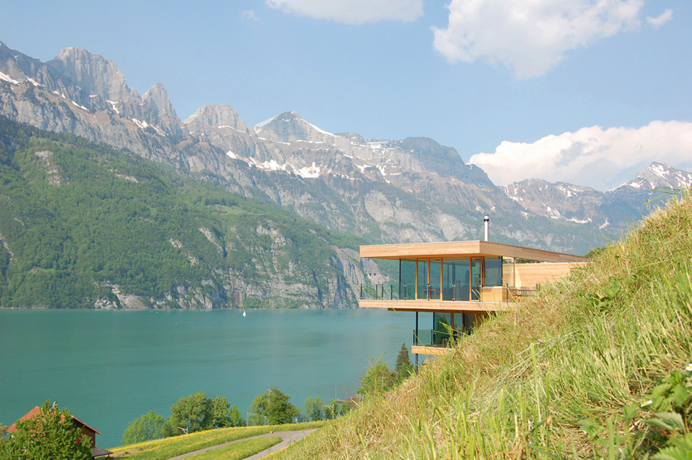 11042 Walensee House –      