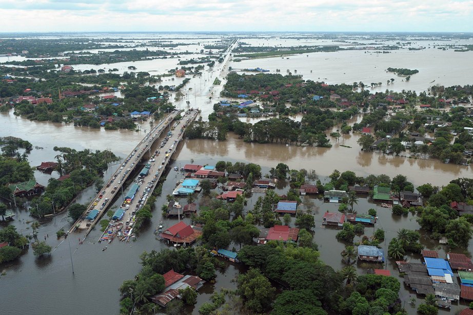 387345 inondations thailande pires depuis decennies   :  