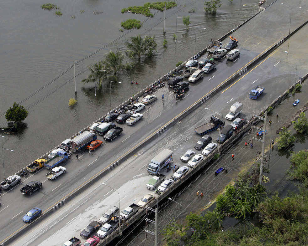 thailand flooding 13   :  
