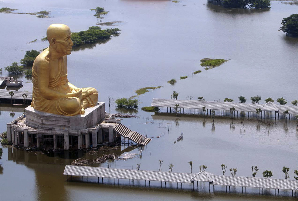 thailand flooding 33   :  