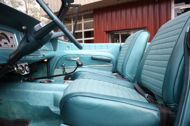    Jeep Jeepster Commando Convertible (53 )