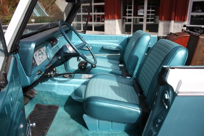    Jeep Jeepster Commando Convertible (53 )