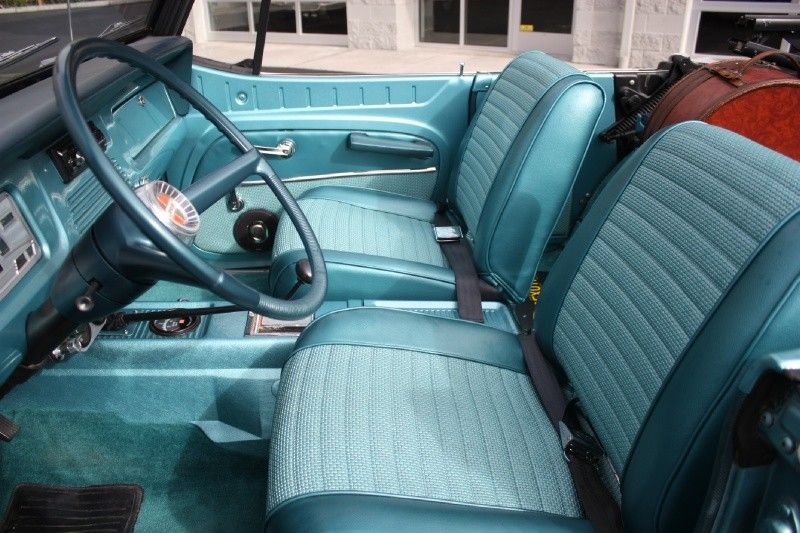    Jeep Jeepster Commando Convertible (53 )