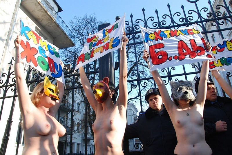 FEMEN -   (10  + 2 )