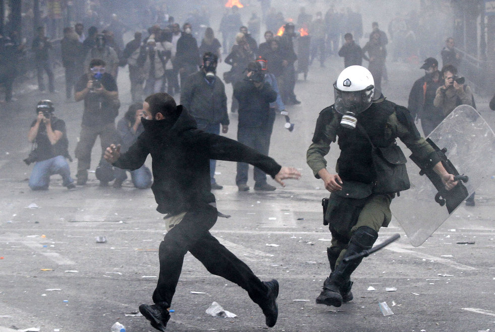greece riots 101911 01   :   