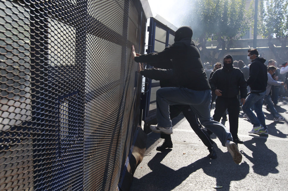 greece riots 101911 06   :   