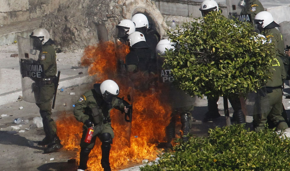 greece riots 101911 25   :   