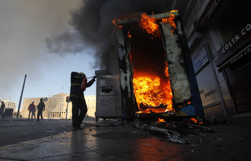 greece riots 101911 36   :   