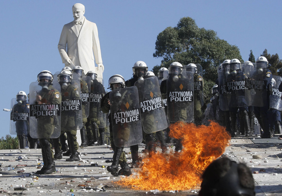 greece riots 101911 24   :   