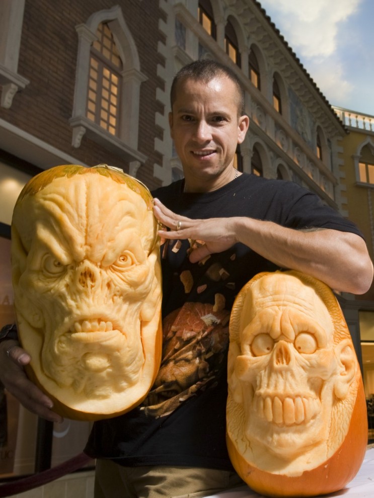181110 ray villafane poses with his pumpkins during a pumpkin carving exhibit 743x990    