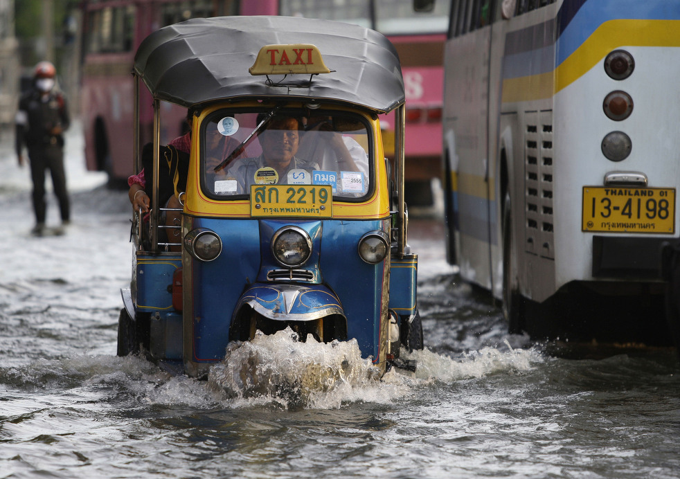 thailand flood 1027 07   :    