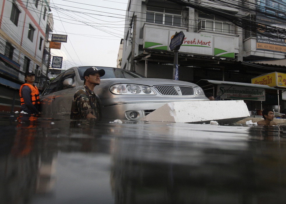 thailand flood 1027 09   :    