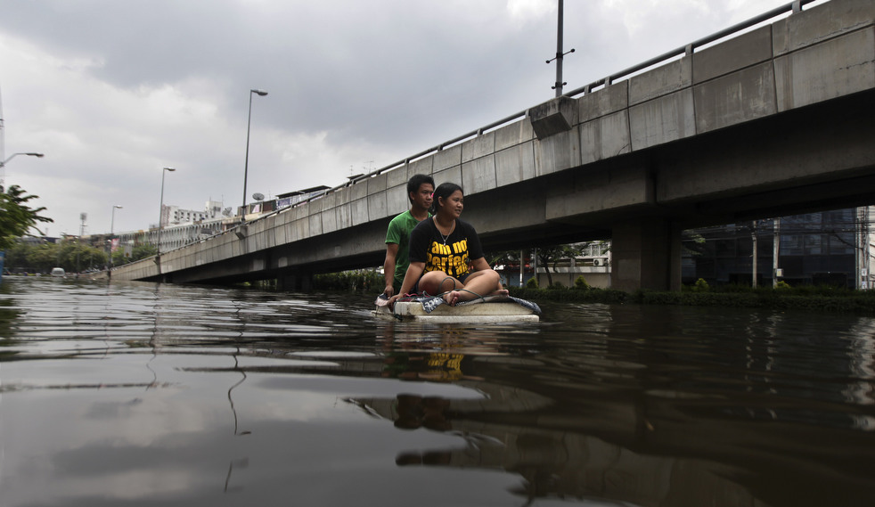 thailand flood 1027 13   :    