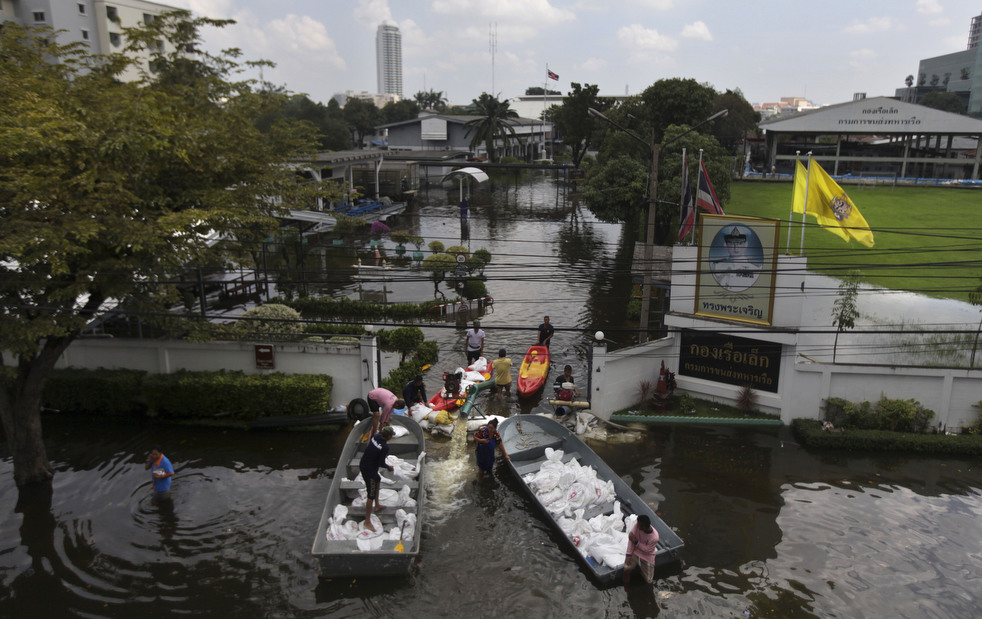 thailand flood 1027 17   :    