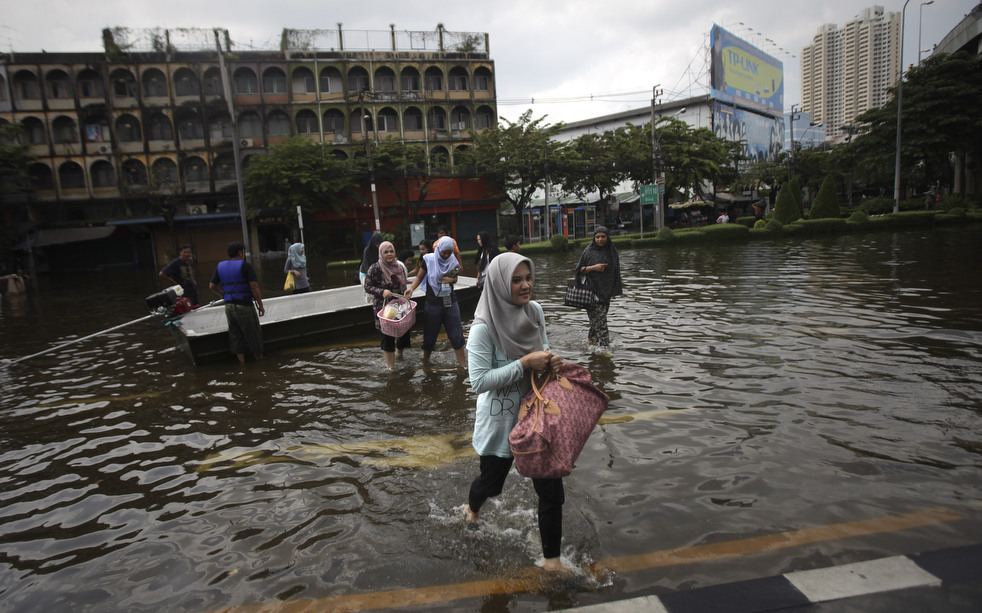 thailand flood 1027 18   :    
