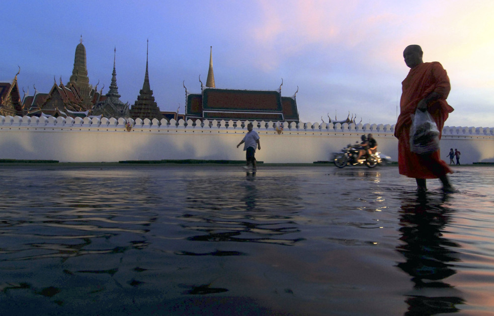 thailand flood 1027 24   :    