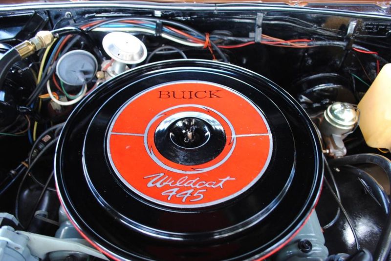 Редкий Buick Riviera 1965 года выставлен на продажу (56 фото)