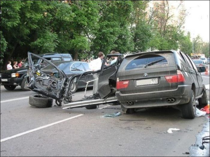 Подборка автомобильных аварий и курьезов (96 фото)