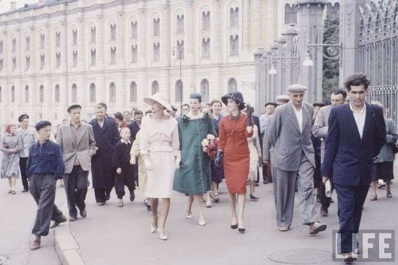 Christian Dior  . 1959 . (30 )