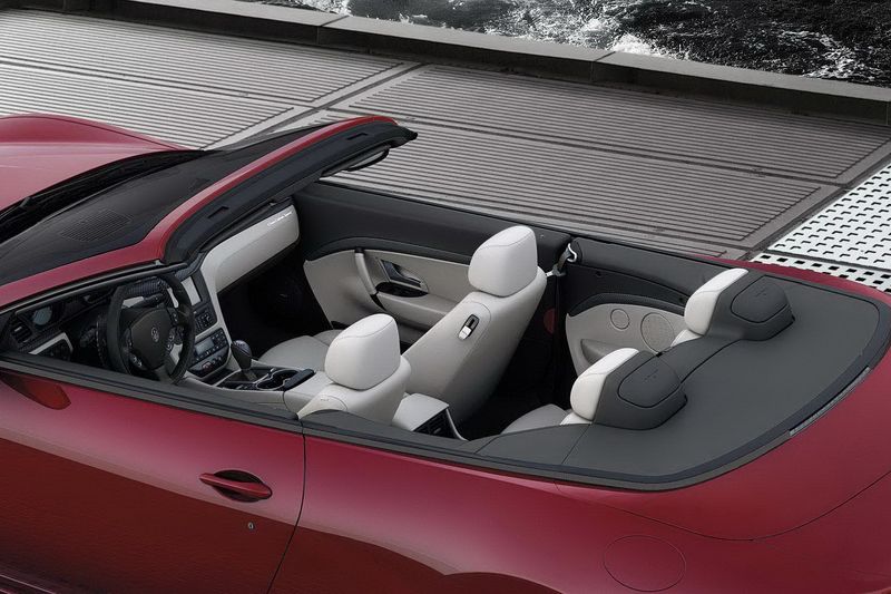 Maserati GranCabrio Sport     (8 )