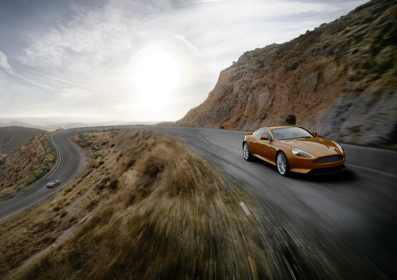 Aston Martin Virage       (32 )