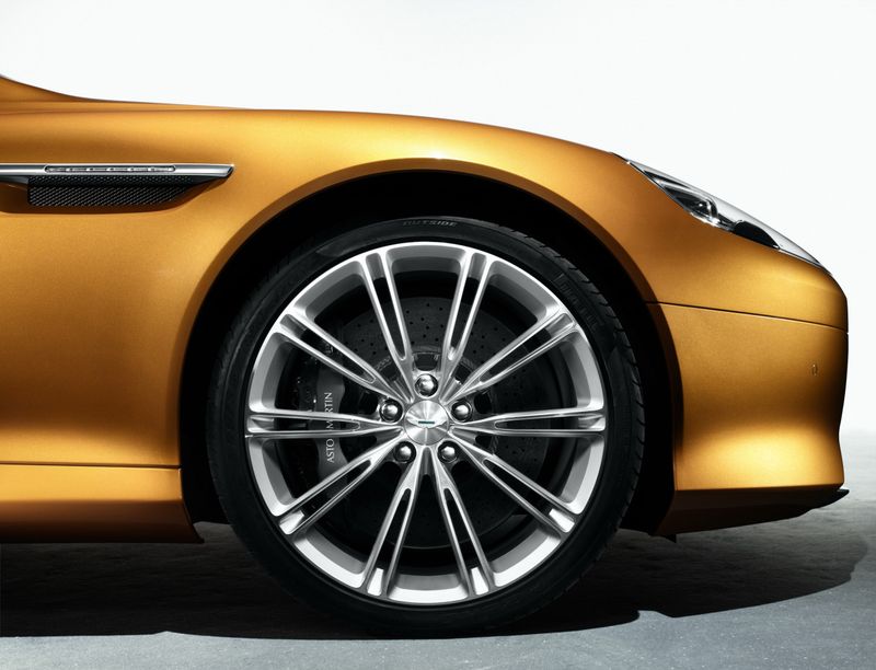 Aston Martin Virage       (32 )