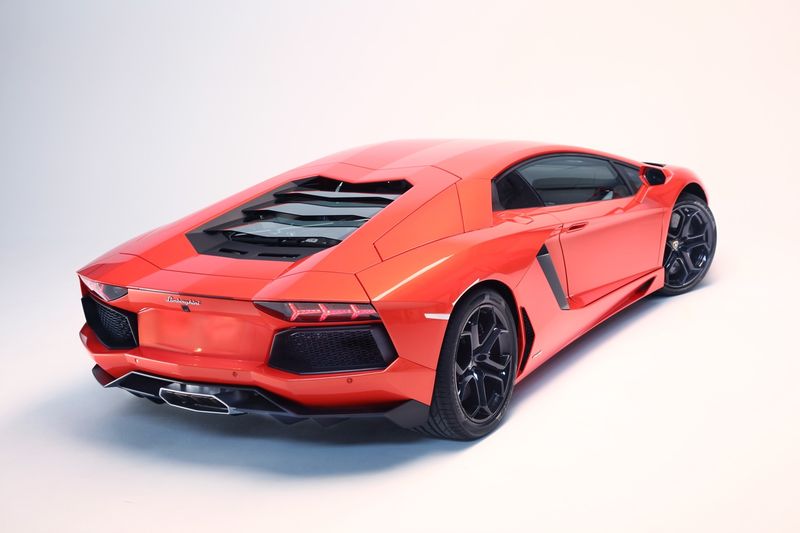 Lamborghini    Aventador LP700-4 (106 +)