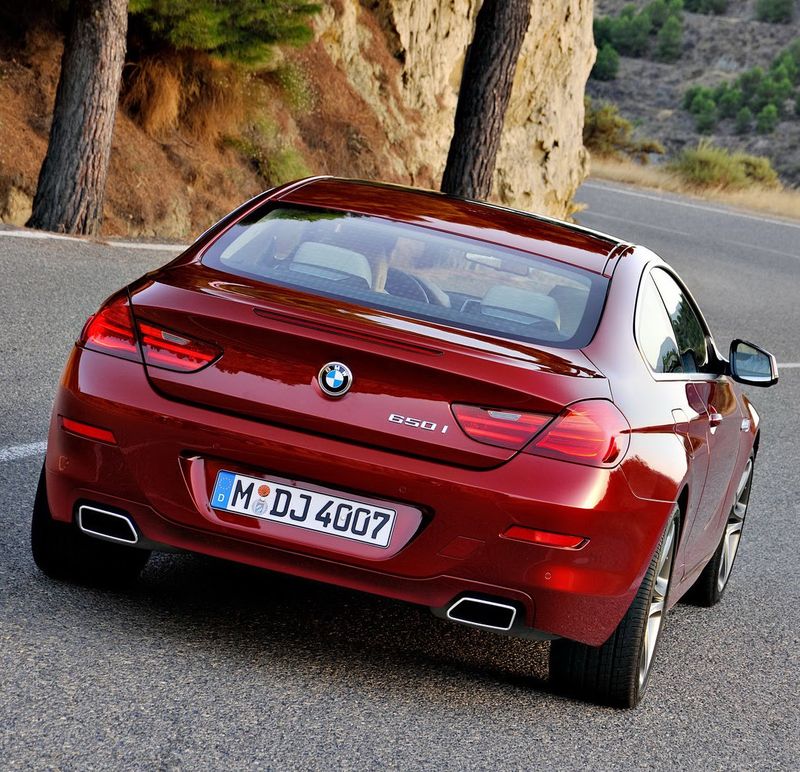 ,    6-      -   ,       ,        .        -     “ ”      - ,   ,         .               .   -   ,   .    Dakota,      ,        .      BMW 6- Coupe 2011       ,  ,  Bang & Olufsen  GPS-    10,2      iDrive,       7 .    6-      .   640i  3,0-   315 .. (450 ),     8-   .         5,4 ,      250 /.  ,        7,7   100 ,      CO2   - 197 /.    “” BMW 650i  4,4  V8 twin-turbo,  402 ..      600 .       4,9 ,       250 /.    - 10,4   ,   CO2 - 243 /.    BMW 6- Coupe 2012   ,       ,     .  ,       .