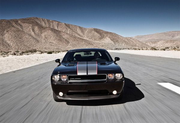    Challenger SE     .       ,   ,      ,        ,      6,4-     .       ,  -, -,       30 ,   ,  ,   ,     .      -,      ,               .      "Rallye"           ,      .  Dodge Challenger SE 2011   .            .            24 670  ,        .