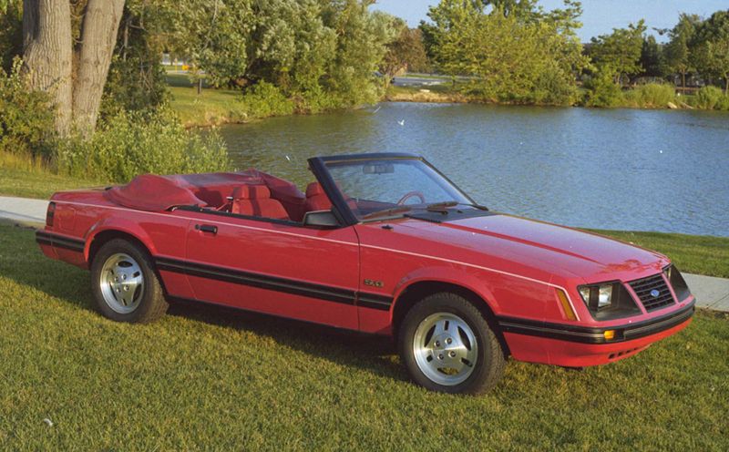 1983 Ford Mustang для сравнения , как можно из конфетки сделать гавно. пи@дец нарочно так не изуродуешь (