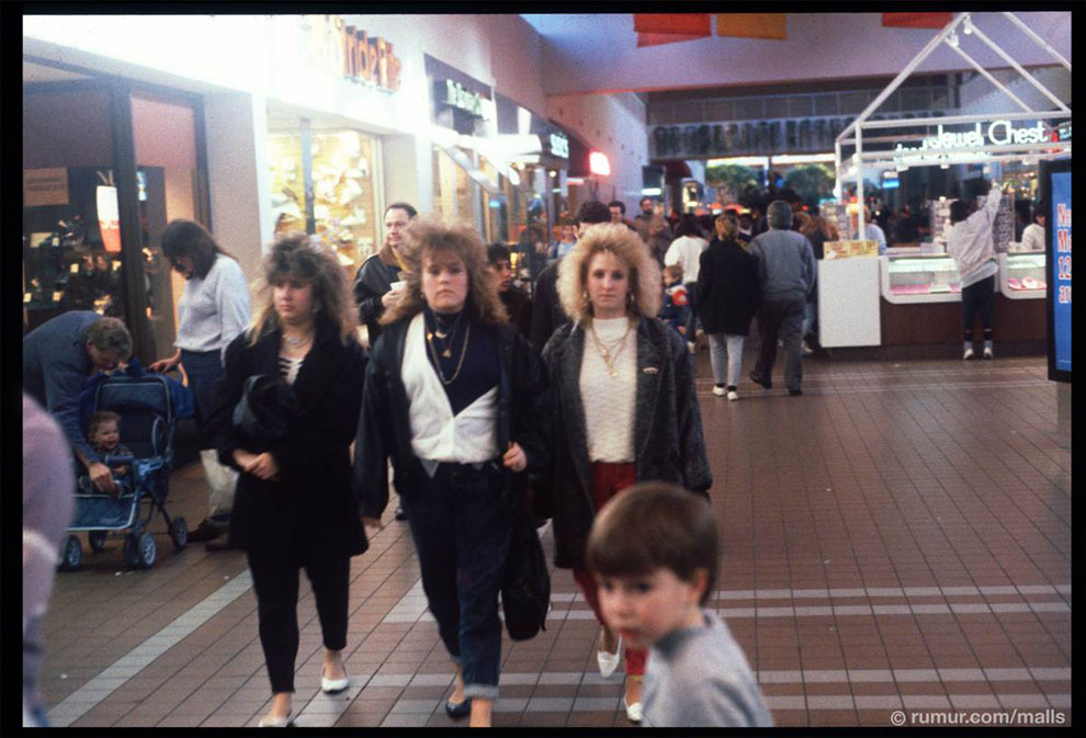 ss 110406 mall scenes threegals.ss full     1989 
