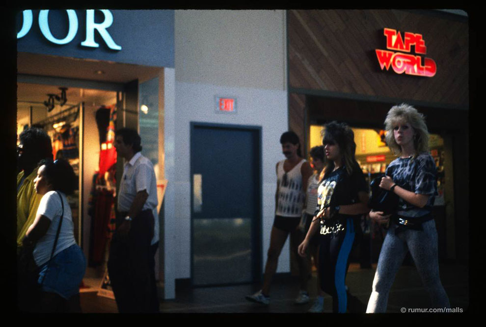 ss 110406 mall scenes tapeworld.ss full     1989 