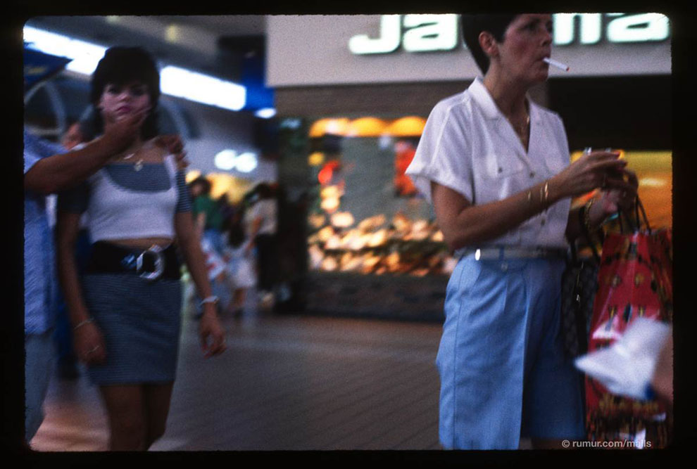 ss 110406 mall scenes smokingface.ss full     1989 