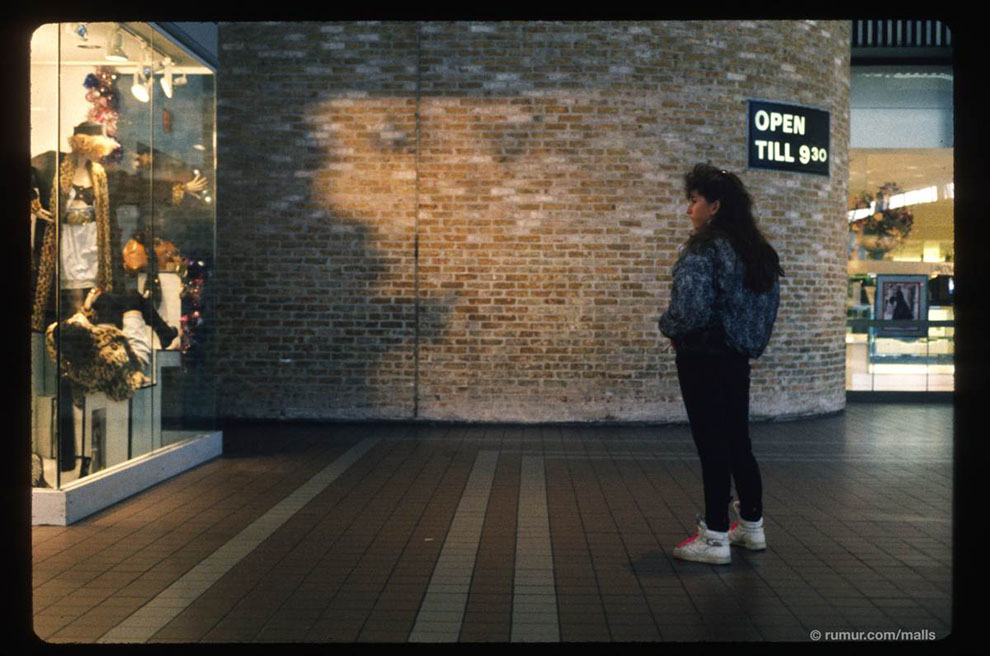 ss 110406 mall scenes opentil 9.ss full     1989 