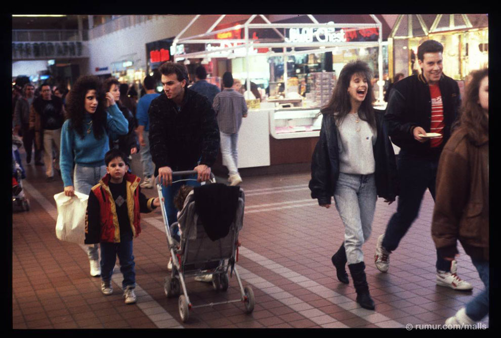 ss 110406 mall scenes laughing couples.ss full     1989 