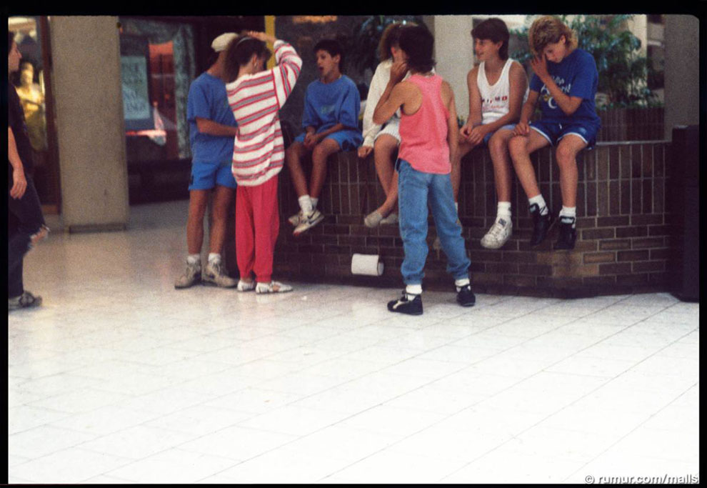ss 110406 mall scenes kidswithborder.ss full     1989 