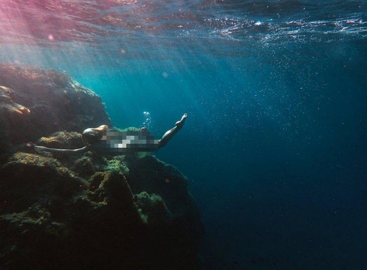 Обнаженные молодые девушки в фотопроекте Кейт Беллм «Подводный мир» (26 фото)