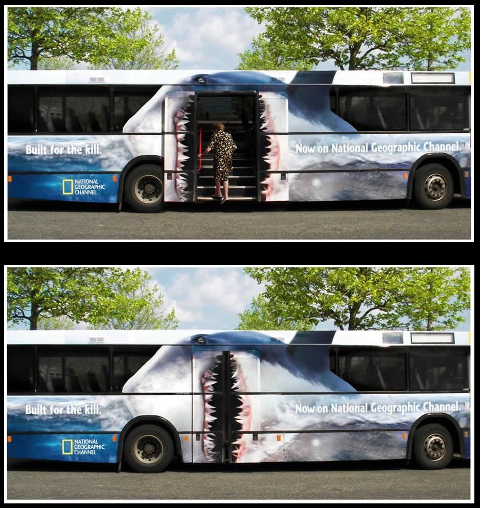 <b>5. Акула на автобусе</b>Отличный пример современного подхода к рекламе: удивить обычным рекламным макетом получается редко, а вот заставить рекламу органично вписываться в сам носитель рекламы получается редко