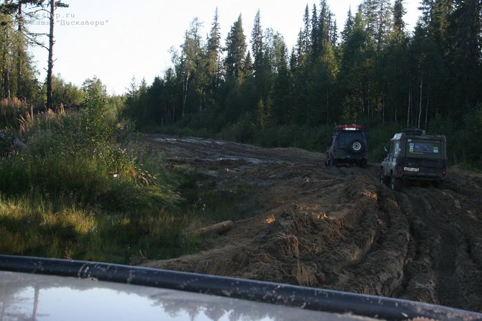 В таких местах трудно только легковушкам, но всегда можно зацепиться тросом за попутный Камаз/Урал