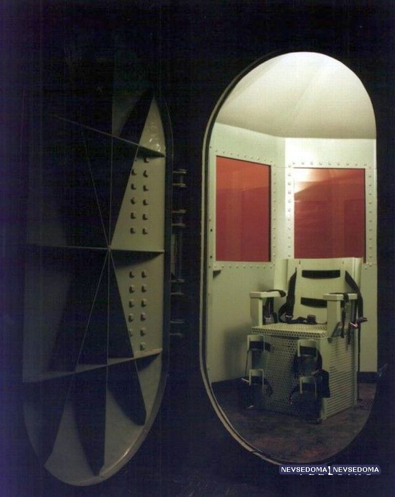 Death room. Смертная казнь в США газовая камера. Сан Квентин газовая камера. Джи Джон газовая камера. Газовая камера в США казнённые.