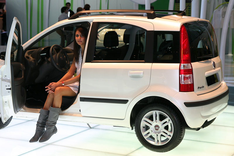 Париж и Москва. Кто лучше? (40 фото)