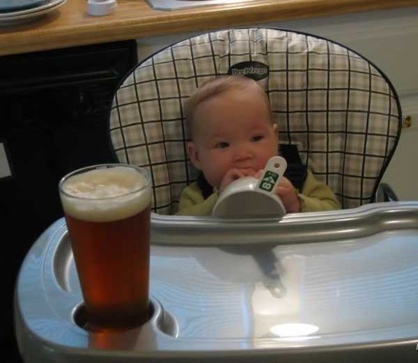 Пивные дети. Ребенок с пивом. Детское пиво. Детское пиво фото. Ребенок и пиво фото.