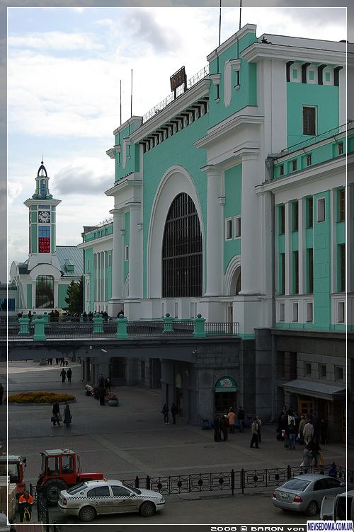 Номер телефона главного вокзала. Станция Новосибирск-главный, Новосибирск. Новосибирск ЖД вокзал внутри. ЖД вокзал фонтан вокзал Новосибирск. Вокзал Новосибирск главный внутри.