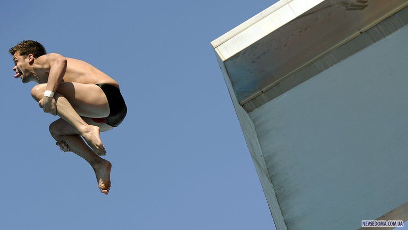 Замечательные фотографии прыгунов в воду (35 фото)