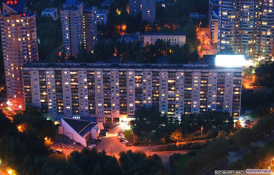Видео московских домов. Лобачевского 24. Многоэтажки вечером. Вид с многоэтажки. Многоэтажный дом ночью.